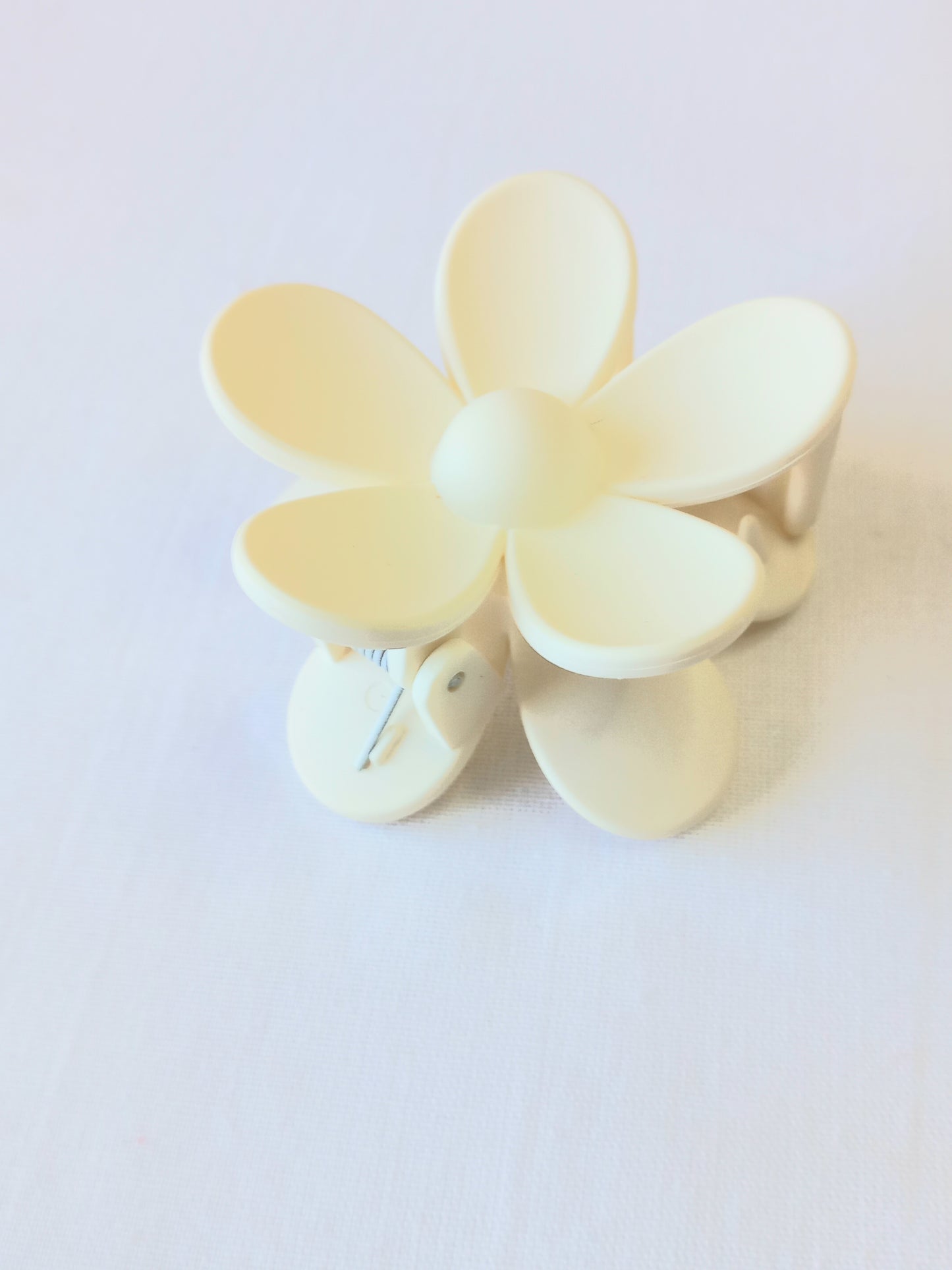 Mini Cream Flower Claw Clip