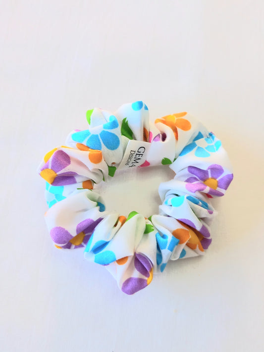 Mini Daisy Scrunchie